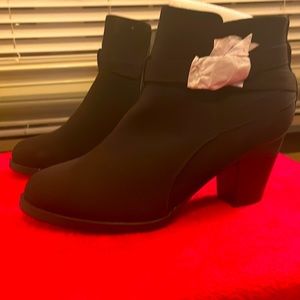 ✨Brand New/Never Worn Boots- Size 11✨